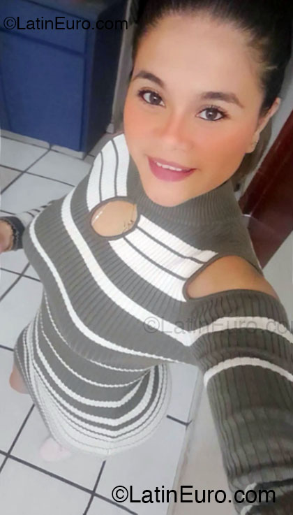 Date this hot Panama girl Yanet from Panama PA1409