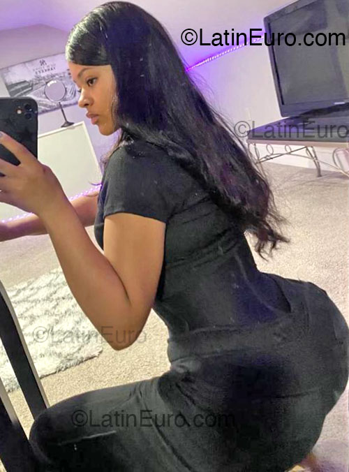 Date this good-looking Dominican Republic girl Valery from Bajos De Haina DO54462