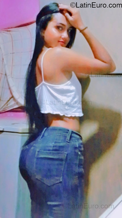 Date this pretty Venezuela girl Roxa from Bolivar VE5180