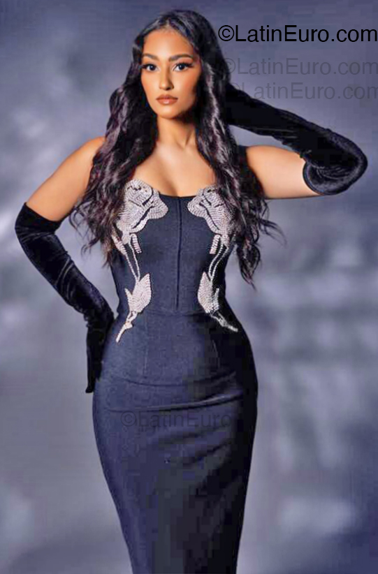 Date this nice looking Dominican Republic girl LisMari from Santo Domingo DO54518
