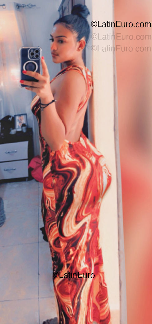 Date this nice looking Dominican Republic girl Rosalva from Santo Domingo DO54538