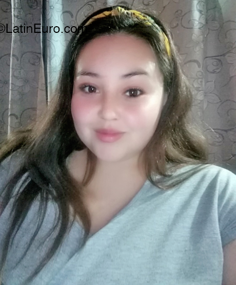 Date this voluptuous Chile girl Valeri from Santiago CL437