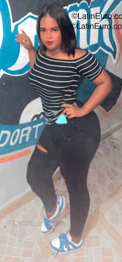 Date this foxy Dominican Republic girl Mara from Santo Domingo DO55786