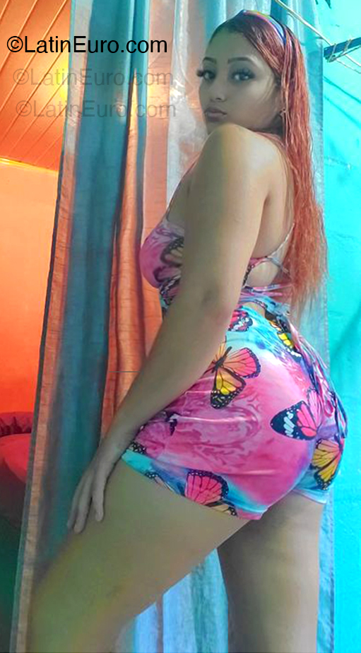 Date this attractive Trinidad and Tobago girl Paola from Port Of Spain TT117
