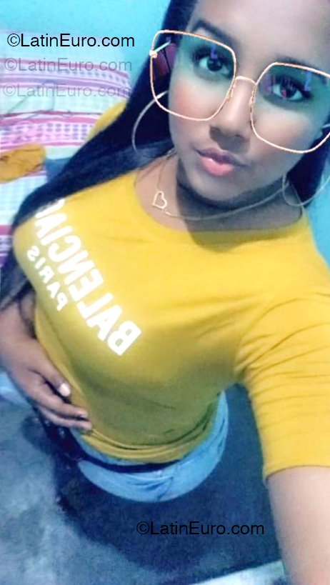 Date this exotic Dominican Republic girl Mabel from Santo Domingo DO54673