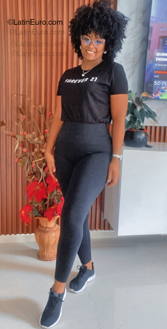 Date this attractive Dominican Republic girl Arpillera from Representante de Santo Domingo DO54739