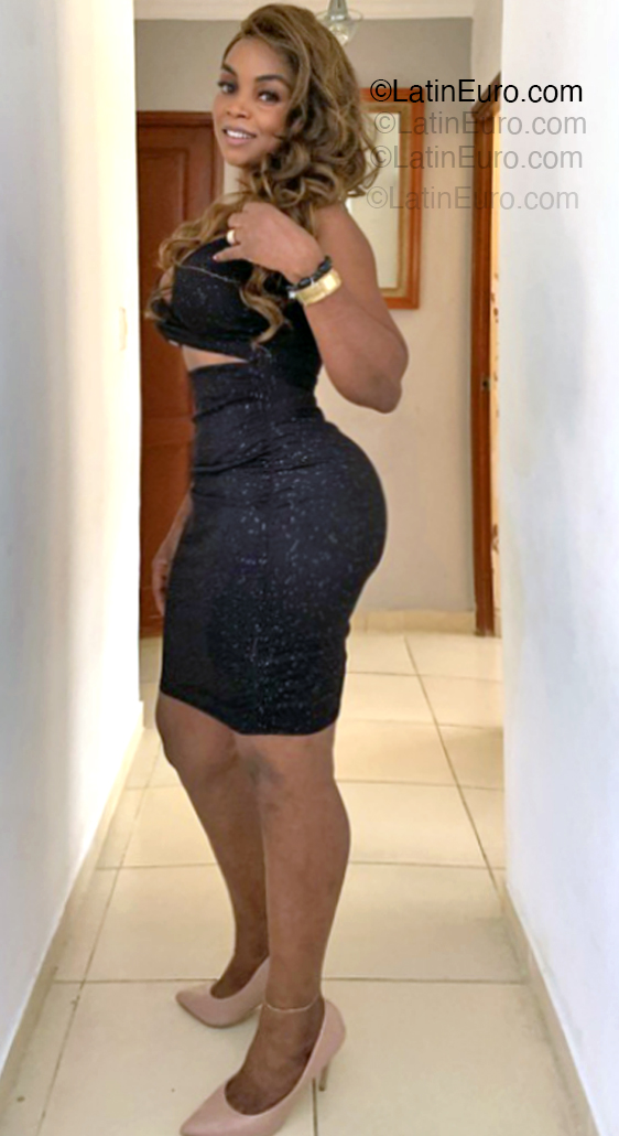 Date this voluptuous Dominican Republic girl Ant from Santo Domingo DO54839