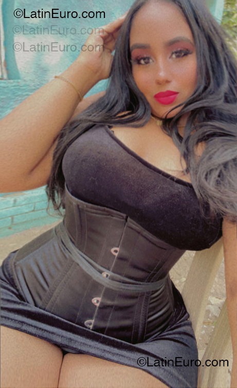 Date this passionate Dominican Republic girl Estrella from Estrella DO54938