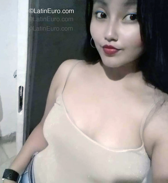 Date this sultry Argentina girl Lorena from Buenos Aires AR993