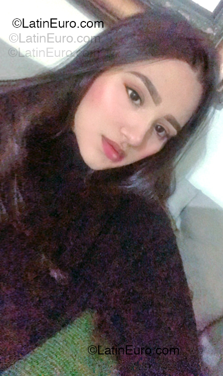 Date this pretty Dominican Republic girl Ely from Santo Domingo DO54984