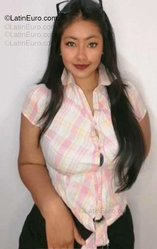 Date this lovely Ecuador girl Jee Pam from Quito EC1106