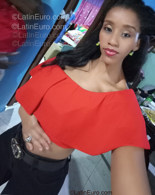 Date this cute Dominican Republic girl Victoria from Santiago De Los Caballeros DO55011