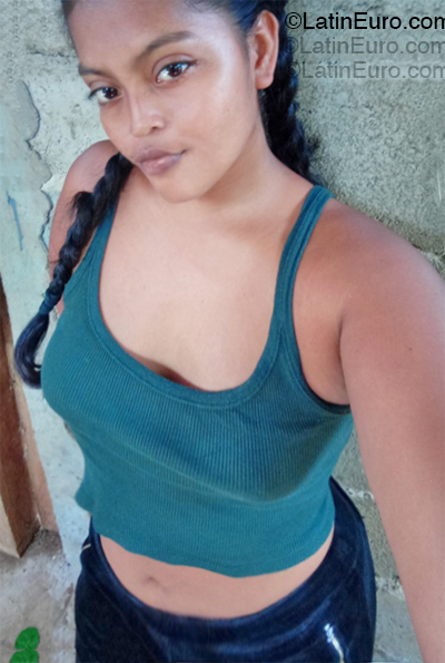 Date this voluptuous Panama girl Keysi from Panama PA1415