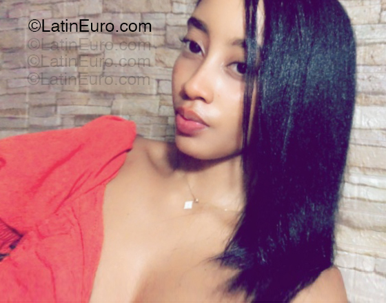 Date this foxy Panama girl Ary from Panama PA1417