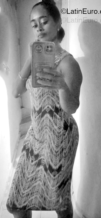 Date this nice looking Dominican Republic girl Ursulina from Santo Domingo DO55101