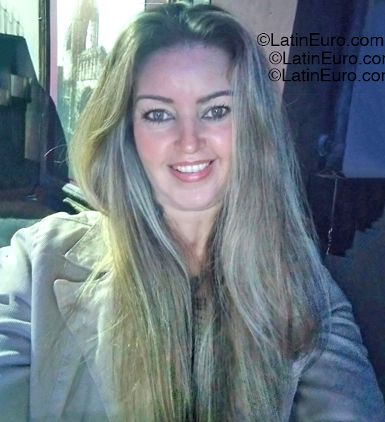 Date this foxy Brazil girl Agnes from Rio De Janeiro BR12364