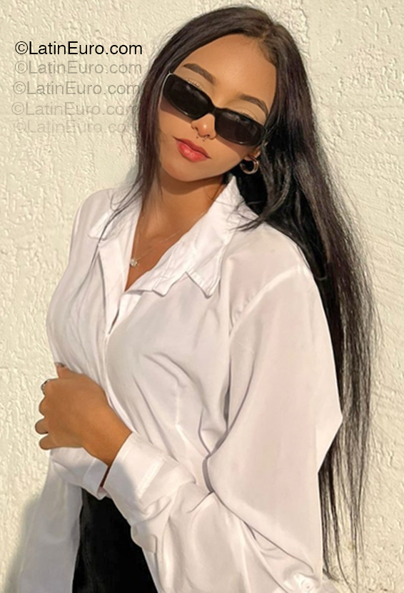 Date this georgeous Colombia girl Gnesis from Bogota CO33353