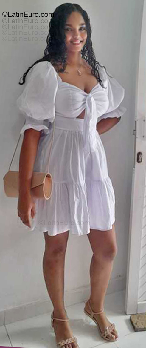 Date this sultry Colombia girl Rosy from Cartagena CO33356