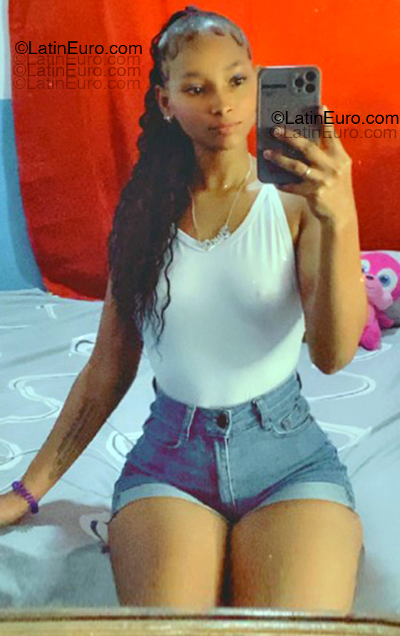 Date this nice looking Dominican Republic girl Jissel from San Francisco de Macoris DO55173