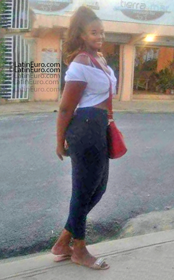 Date this funny Dominican Republic girl Estrella from Santo Domingo DO55185