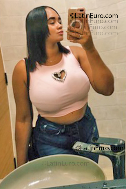 Date this good-looking Dominican Republic girl Natacha from Punta Cana DO55199