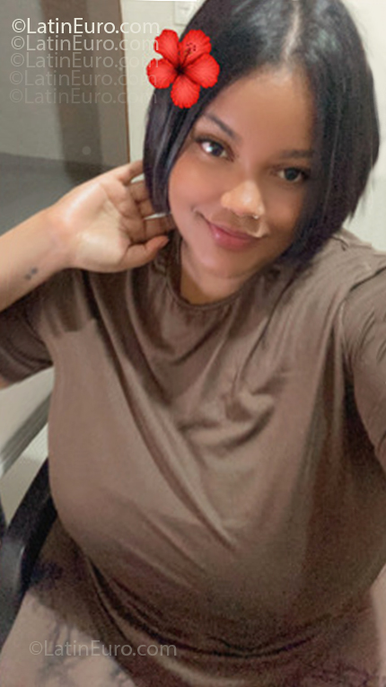 Date this sultry Dominican Republic girl Mara from Santo Domingo DO55202