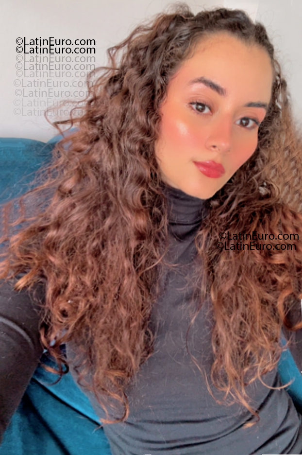 Date this nice looking Colombia girl Melany from Medellin CO33384