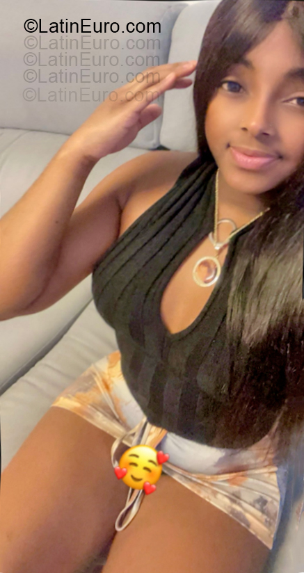 Date this happy Switzerland girl Stercy from Solothur CH210