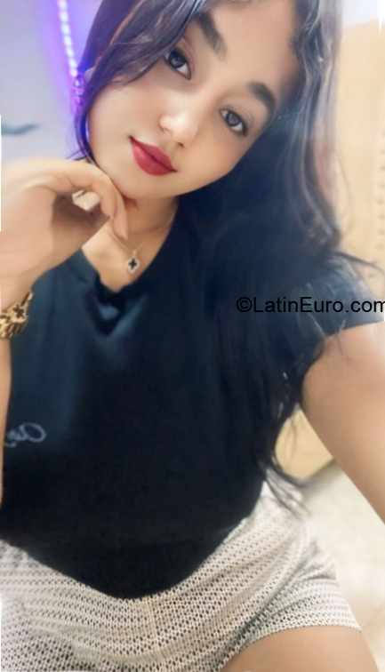 Date this attractive Colombia girl Ross from Cali CO33446