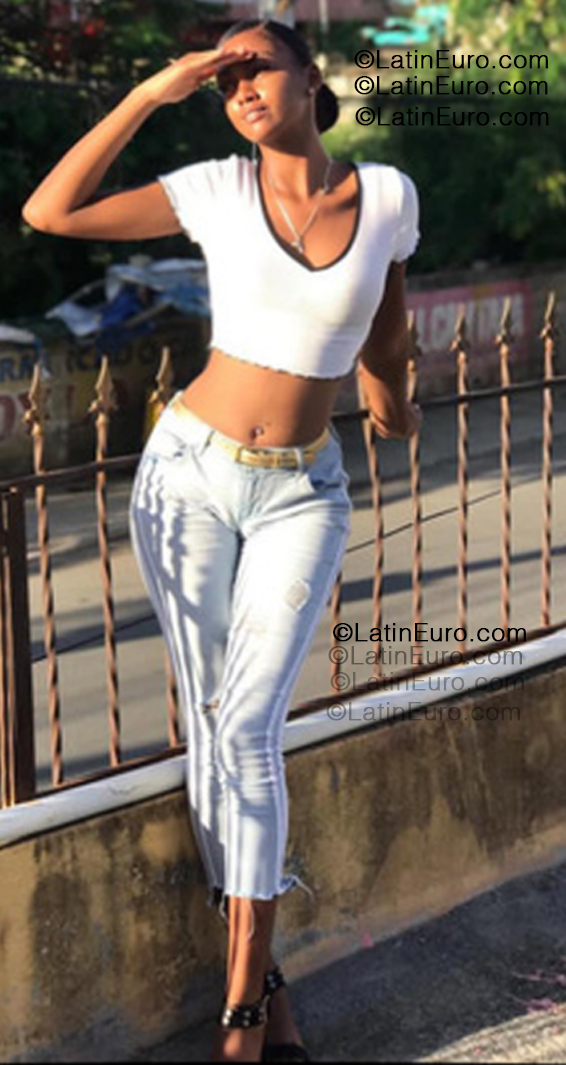 Date this hot Dominican Republic girl Alaniz from Santo Domingo Este DO55384