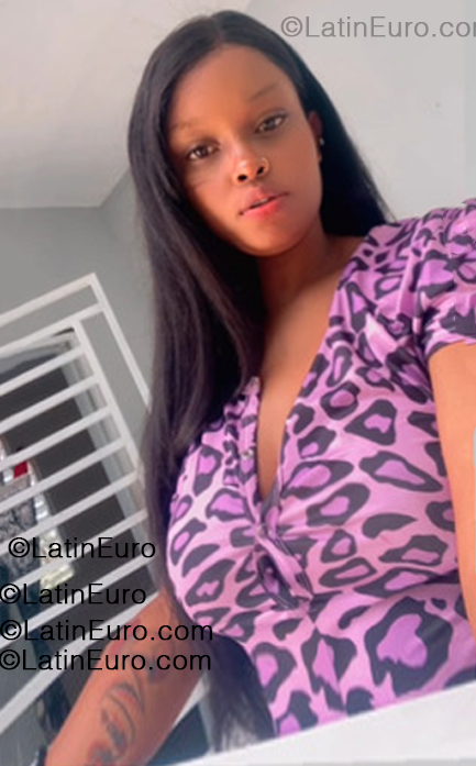 Date this good-looking Dominican Republic girl Alezandra from Santo Domingo DO55397