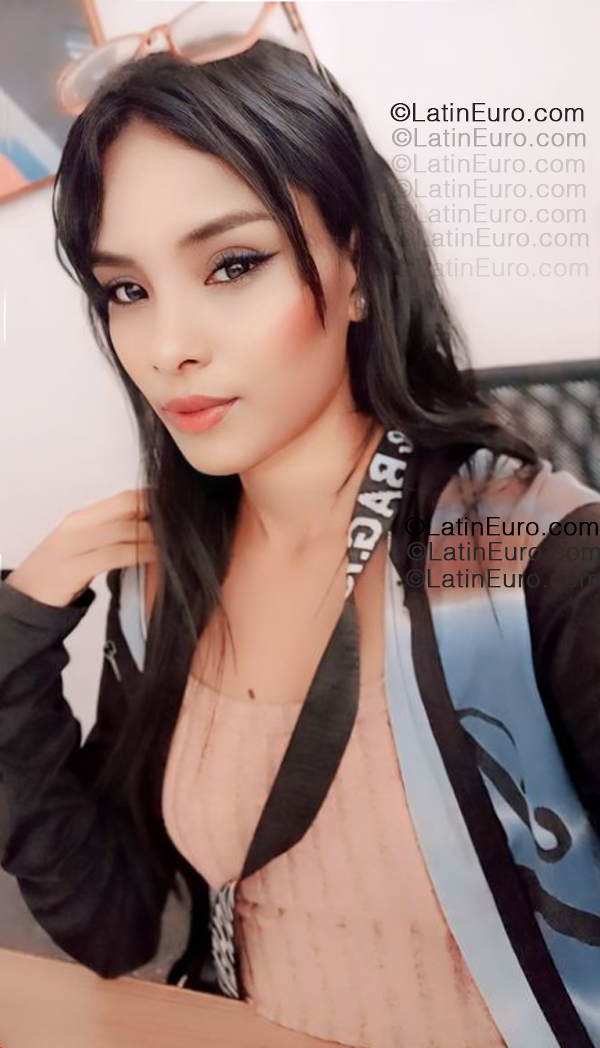 Date this hot Venezuela girl Khalifet from La Guaira VE5346