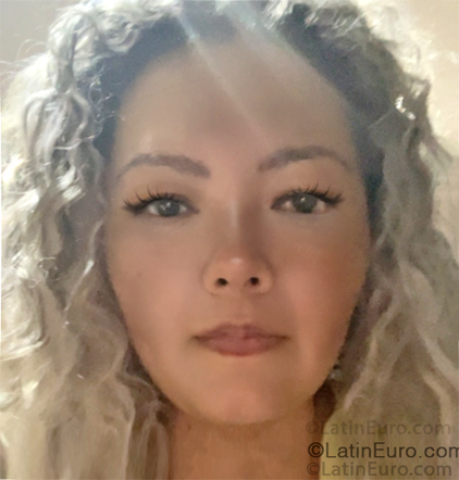 Date this attractive Colombia girl Andrea from Cota CO33472