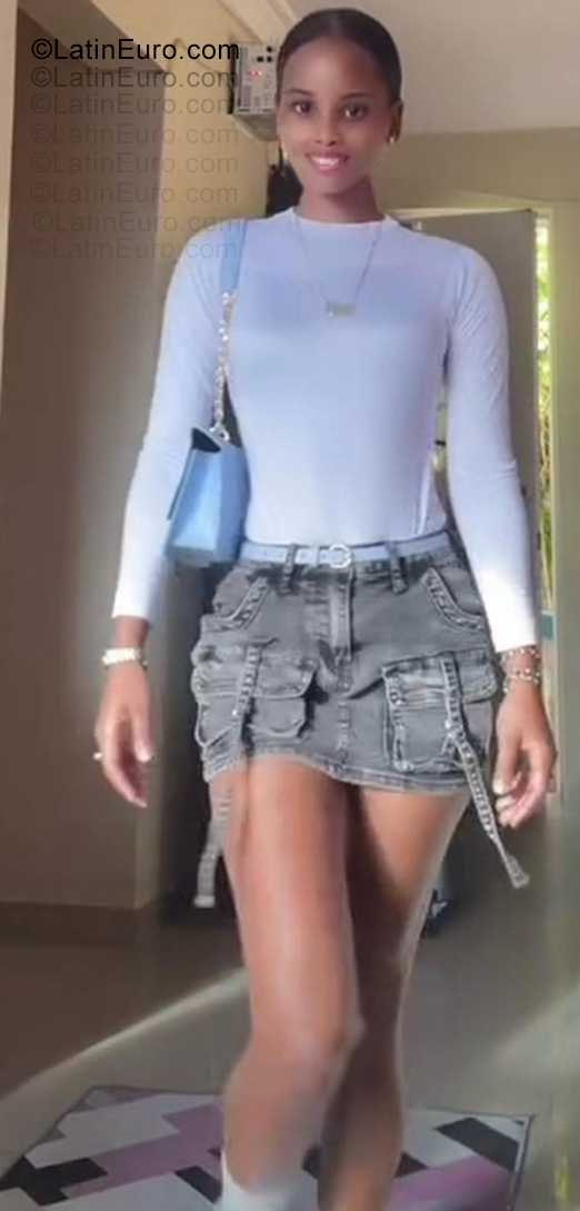 Date this sultry Dominican Republic girl Mayelin from Santo Domingo DO55424