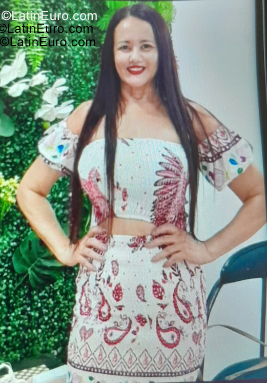 Date this good-looking Brazil girl Milah from Brasil BR12384