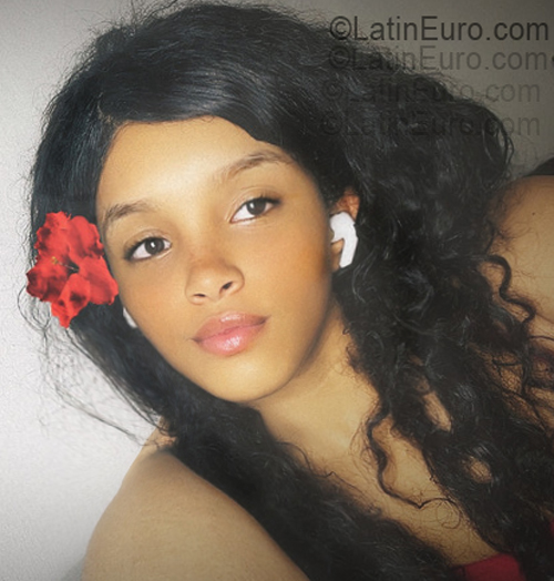 Date this cute Dominican Republic girl Daneisy from Santo Domingo DO55461