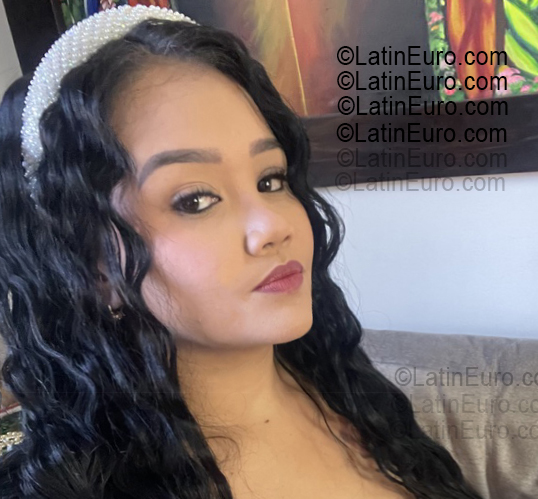 Date this nice looking Colombia girl Anais from Bogota CO33482