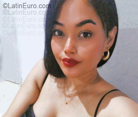 Date this charming United States girl Adriana from  DO55492