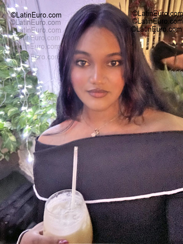 Date this attractive Dominican Republic girl Ronie from Santo Domingo DO55504