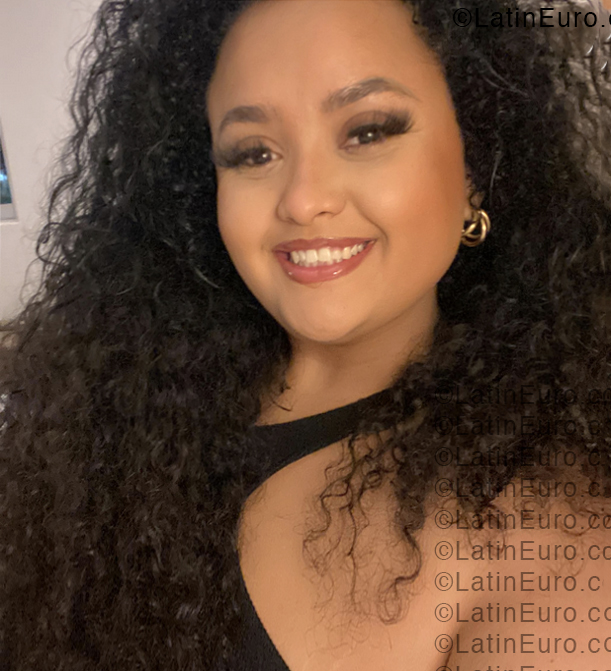 Date this voluptuous United States girl Thays from Las Vegas US25206