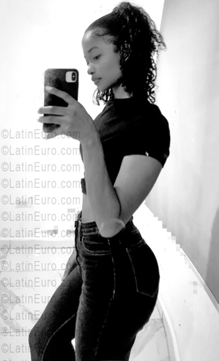 Date this athletic Dominican Republic girl Jade from Santo Domingo DO55667