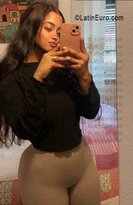 Date this lovely Italy girl Yulianny from Milan IT449