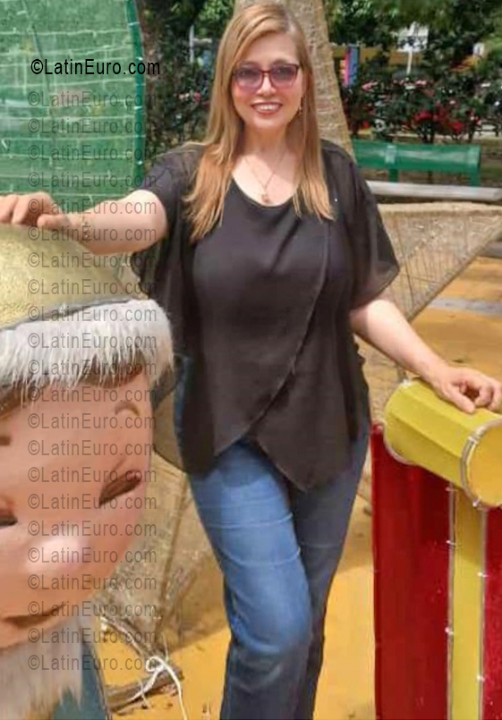 Date this charming Colombia girl Noel from Bogota CO33544