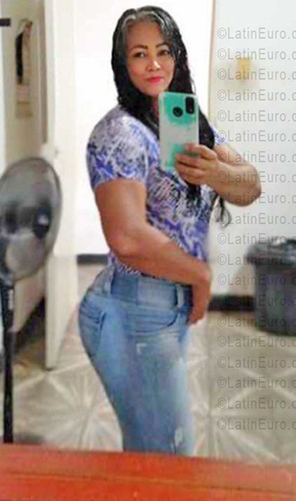 Date this hard body Colombia girl Adriana from Cali CO33546