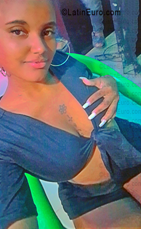 Date this stunning Dominican Republic girl Rebeca from Santo Domingo DO55743