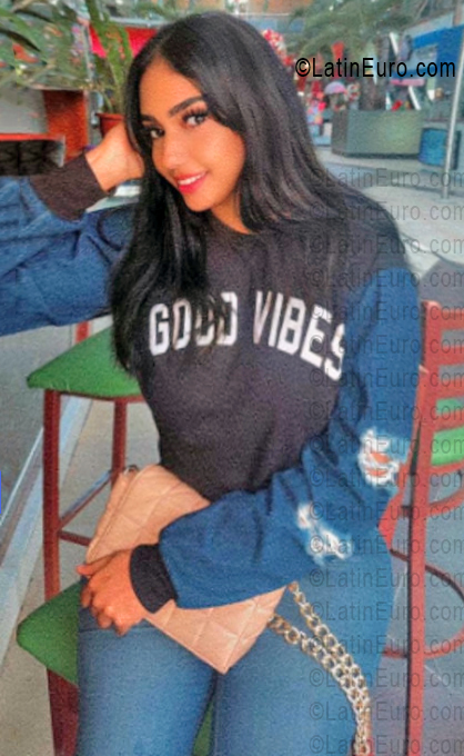 Date this nice looking Dominican Republic girl Karina from Santiago DO55812
