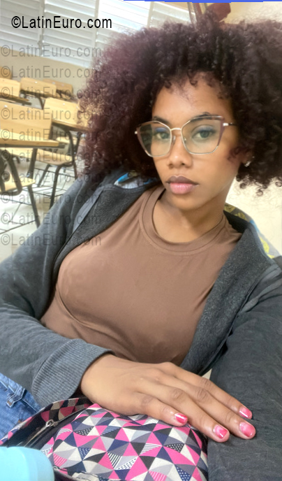 Date this good-looking Dominican Republic girl Daniela from Santo Domingo DO55829