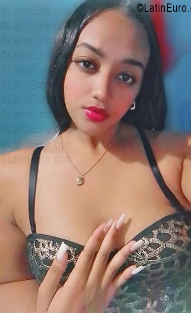 Date this hard body United States girl Delania from  US25618