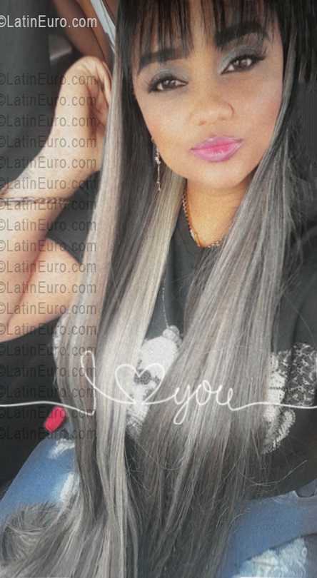 Date this foxy Dominican Republic girl Ana from Santo Domingo DO56321