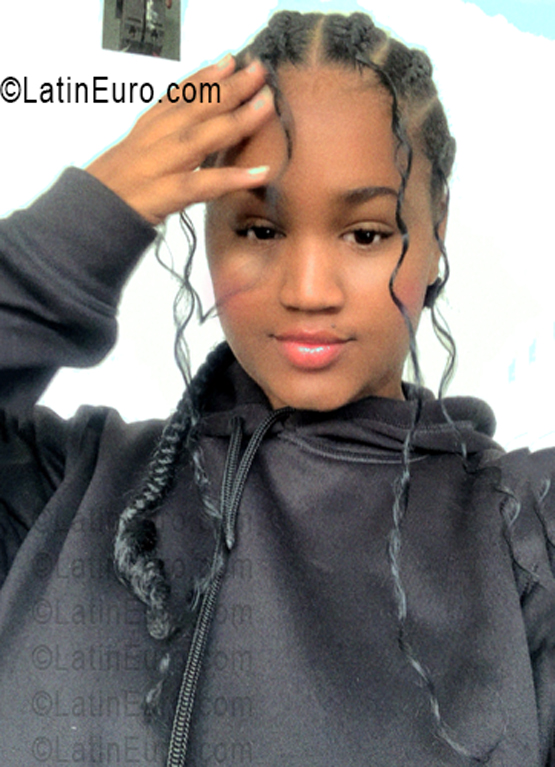 Date this stunning Dominican Republic girl Hillarys from Moca DO55887